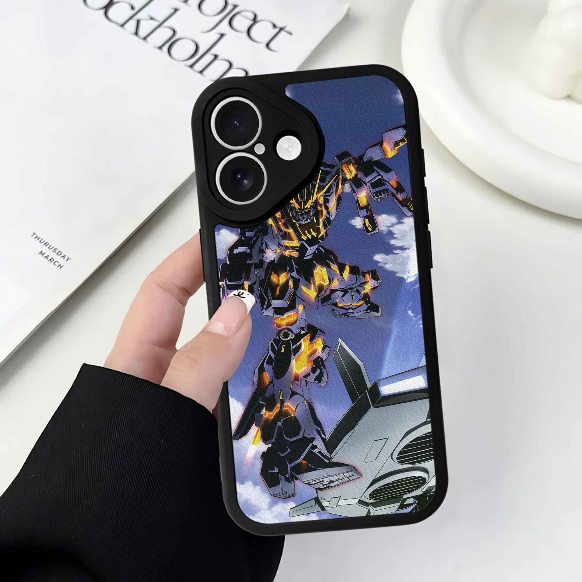 （画像用） 機動戦士ガンダム Mobile Suit Gundam 【iPhone 16シリーズ対応】シリコンスマホケース（レザー調） 材質：シリコン